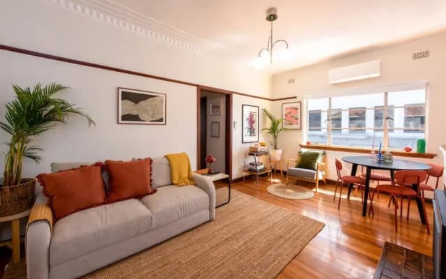 Charming Art Deco Unit in East Melbourne - photo 3