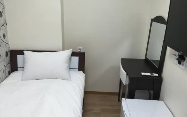 Hamory Guesthouse - photo 2