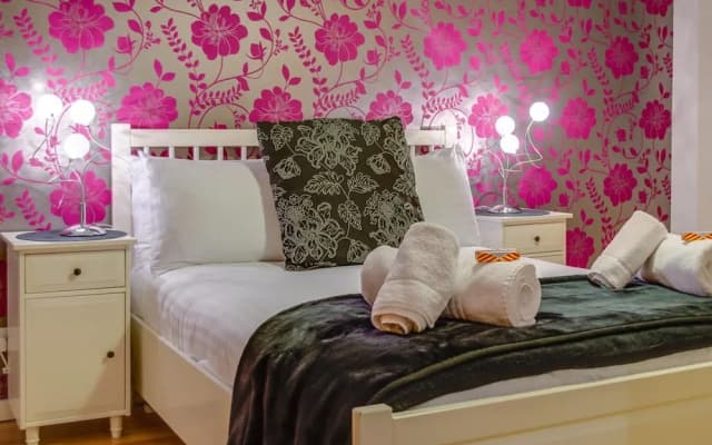 Stylish & Spacious Grassmarket 2bed/2bath - photo 4