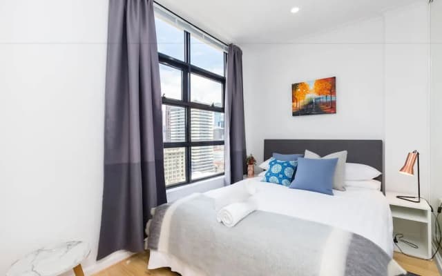 ROLAND, 1BDR Melbourne Apartment - photo 5