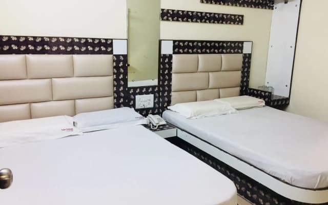 Hotel Tushar Continental - photo 4