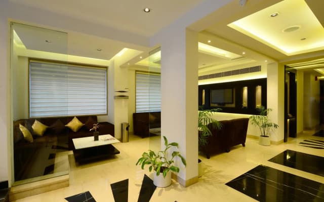 Hotel Chanchal Deluxe - photo 2