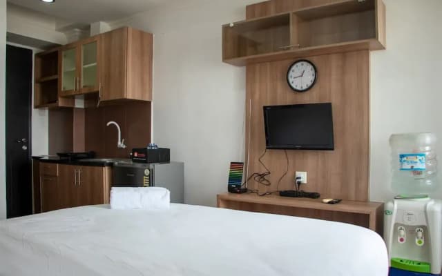 Nice And Comfort Studio Apartment At Belmont Residence Puri - photo 2