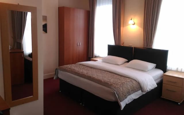 Global Lodge Hotel - photo 3