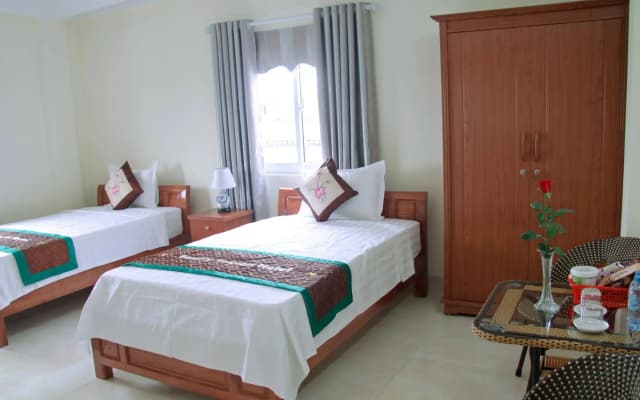 Family Transit Hotel - photo 3