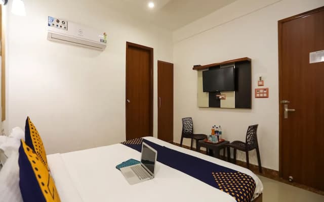 Hotel Deluxe Inn - photo 2