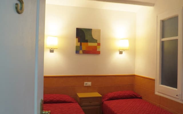 Barcelona City Rooms - photo 2