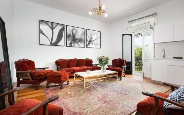 Executive Studio With Patio Near Trains - photo 3