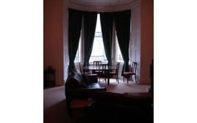 Victorian Edinburgh Apartment - photo 2