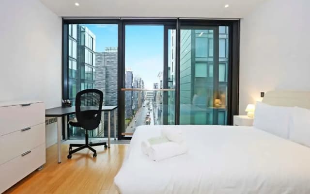 Modern 2bed with free Parking in the iconic Quartermile - photo 4