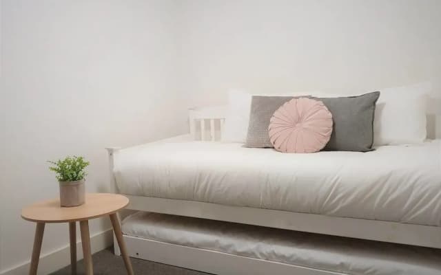 Luxury 1 Bedroom 1 Study With 1 Parking - photo 3