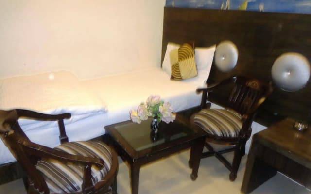 Hotel Guruvas Inn - photo 2