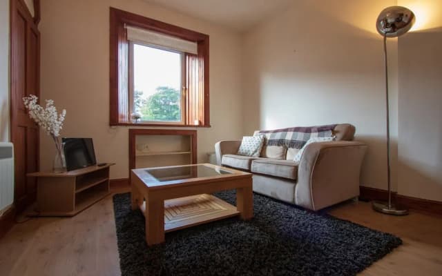 1 Bedroom Flat In Broughton - photo 4