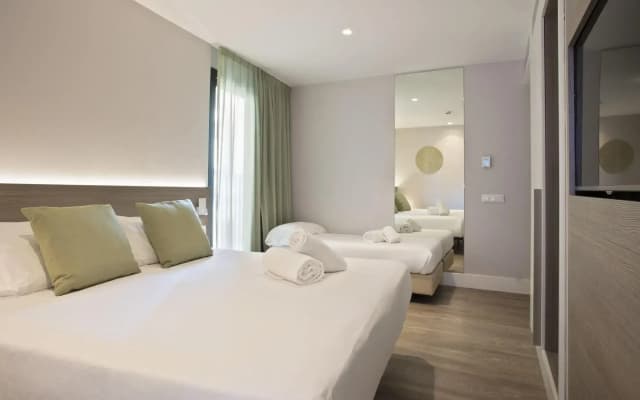 Hotel Niu Barcelona - photo 2