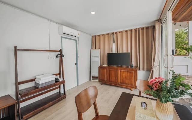 Room-charming Guest Room With Private Fa - photo 2