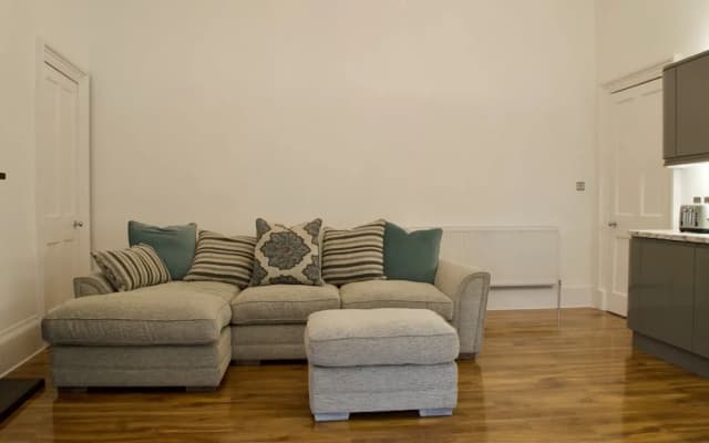 Modern Stockbridge Flat - photo 3