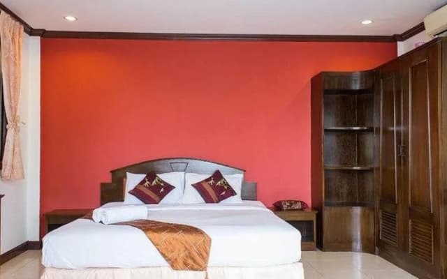 Baan Natacha Beachfront Guesthouse - photo 5