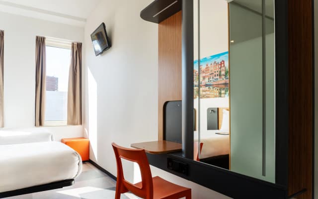 easyHotel Amsterdam Arena Boulevard - photo 5
