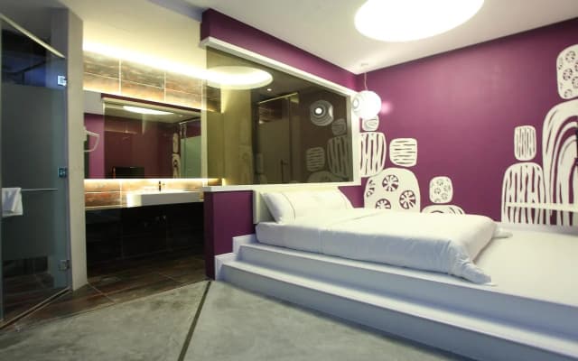 J Hotel - photo 2
