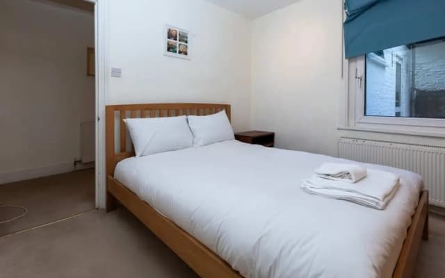 Spacious 1BD Flat w/ Garden - Hammersmith! - photo 2