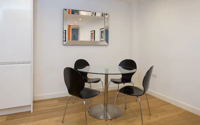 2 Bedroom Flat in Limehouse Sleeps 4 Guests - photo 5