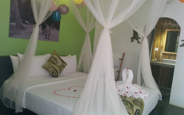 Green Leaf Boutique - photo 3