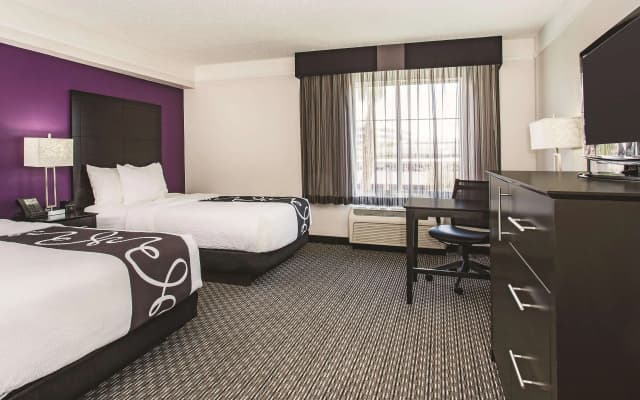 La Quinta Inn & Suites by Wyndham Las Vegas Summerlin Tech - photo 5