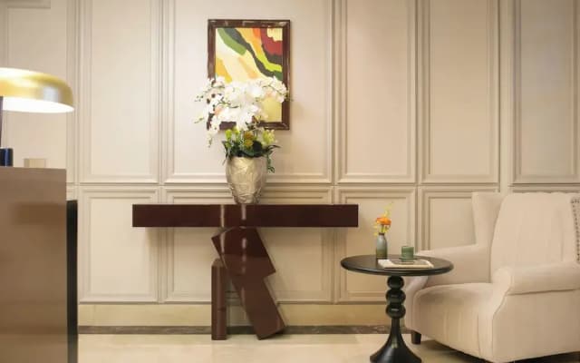 Le Premier Hotel & Rooftop Bar - photo 5