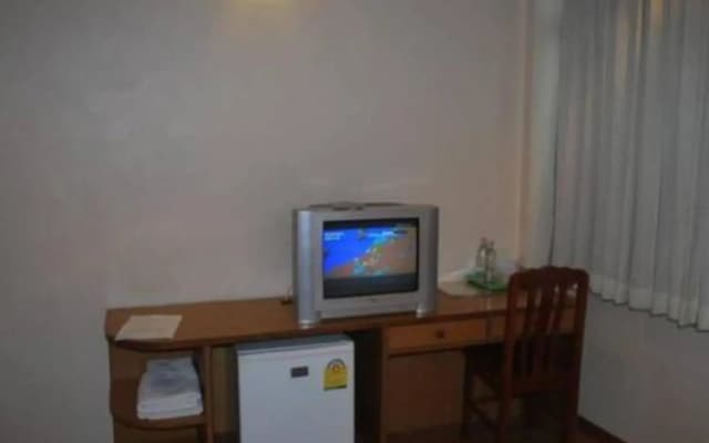 Suriwongse Hotel - photo 4