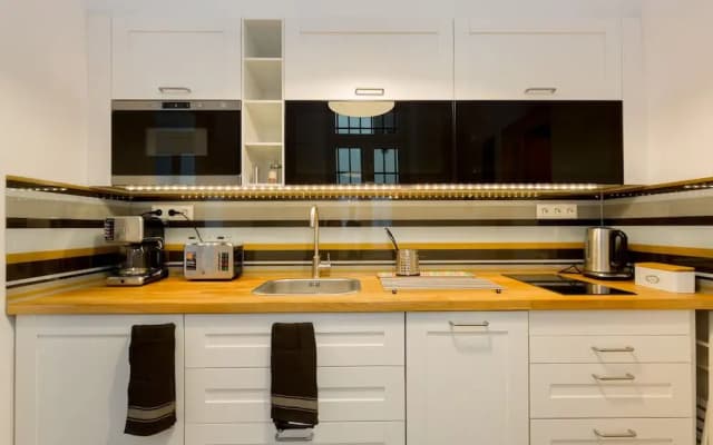 Kate’s Central Home - photo 4