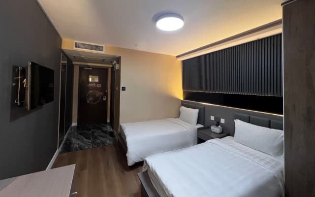 Hennessy Hotel - photo 2