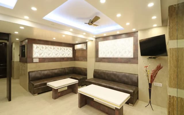 OYO 11594 Hotel TVS - photo 2