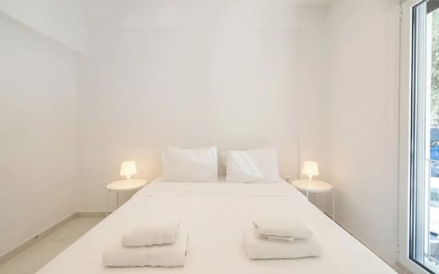 Sophisticated Modern Apt in Athens - photo 3