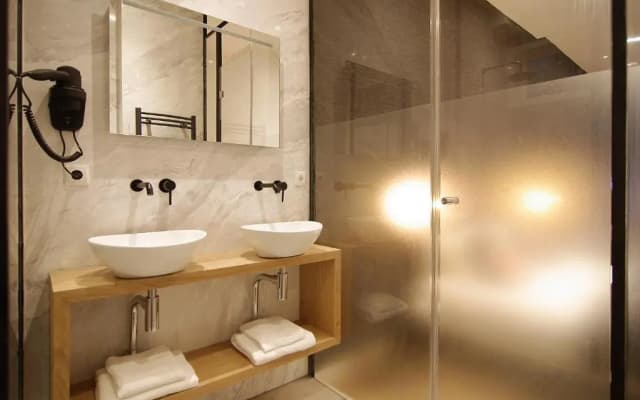 The Canal Bridge Suites - photo 5
