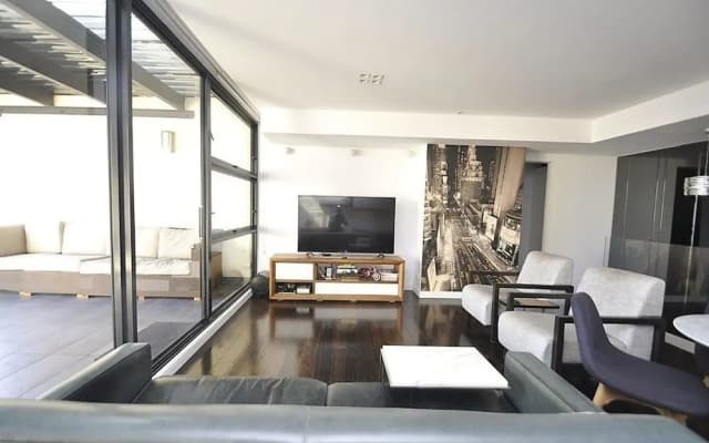 SH147 Sleek Split Level 2BR Surry Hills - photo 3