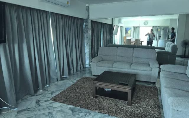 Large Apartment 401 jhr - photo 2