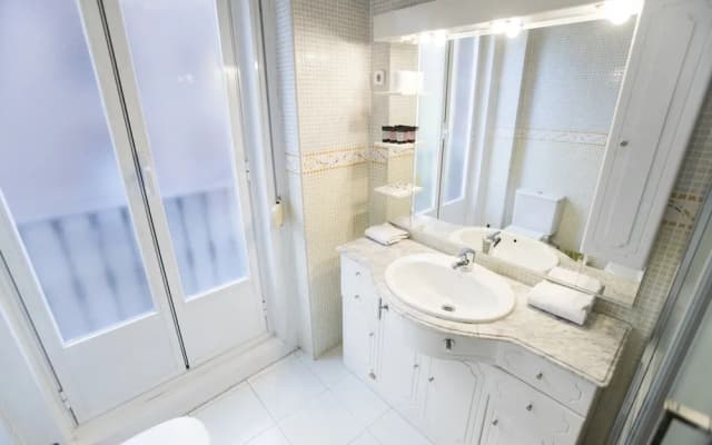 Apartamento  Catedral de la Almudena - photo 4