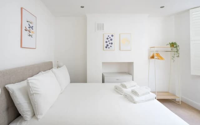 JOIVY Chic & Modern 2-Bed Flat W/ Patio In Pimlico - photo 2