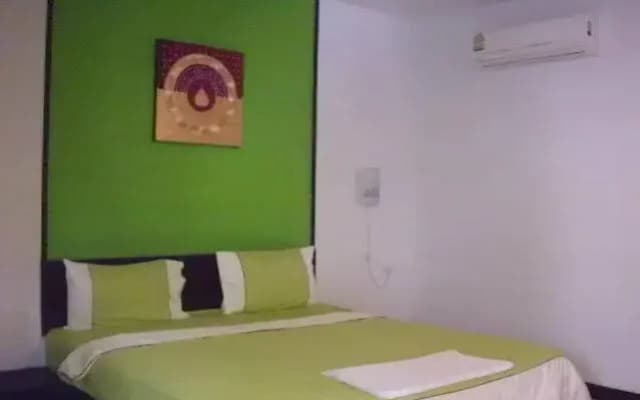 Wallop House - photo 3