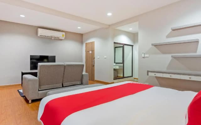 OYO 995 Blue Cafe Apartment - photo 2