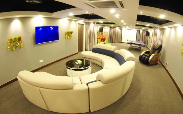 Lemon8 Hotel Apartment - photo 2