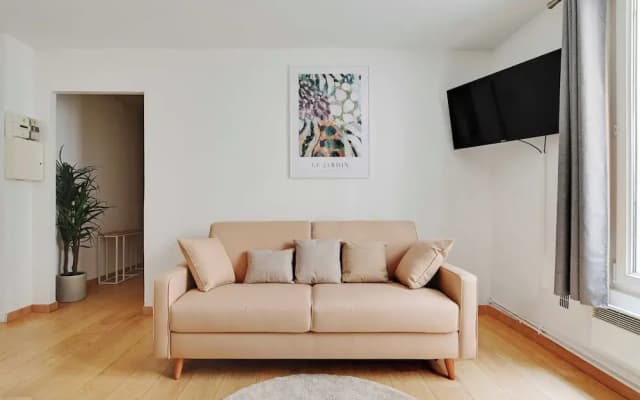 Urban Chic Apartment in Central Paris - photo 5