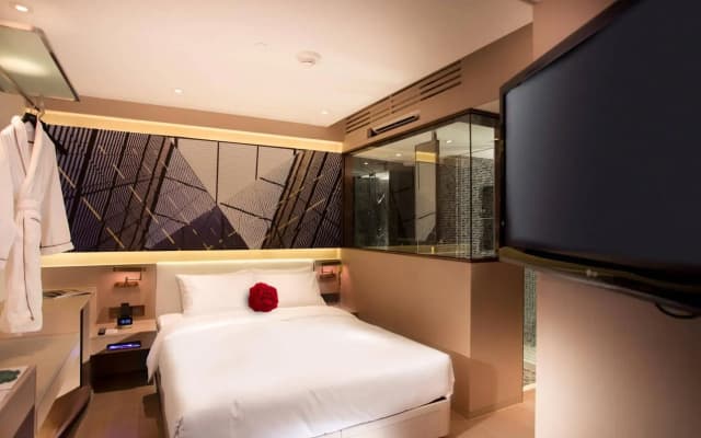 Butterfly on Waterfront Boutique Hotel Sheung Wan - photo 3