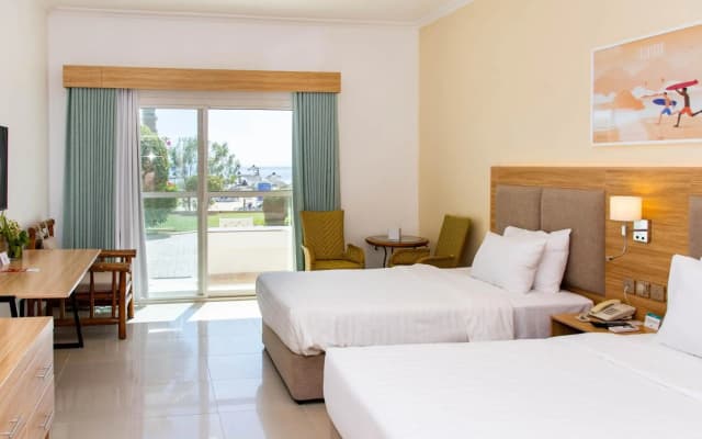 Sandy Beach Hotel and Resort - photo 2
