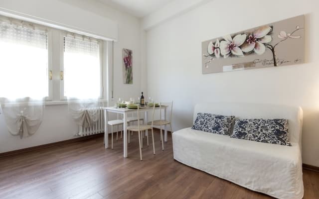 Flo Apartments - photo 2