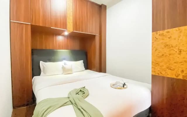 Good Choice and Homey 2BR Apartment at Belmont Residence Puri - photo 2