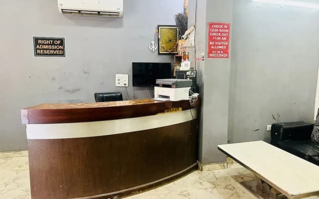 Hotel Green Arrow Rohini - photo 2