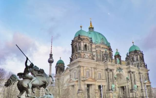 The Brandenburg Gate Hostel - photo 3