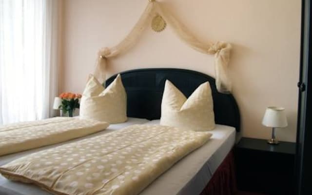 Hotel Garni an der Gropiusstadt - photo 3