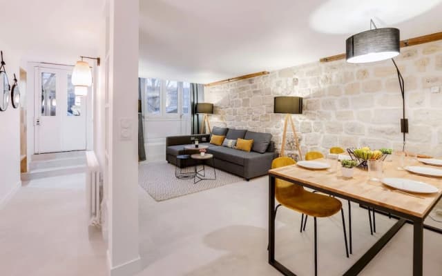 Spacious and Charming Flat on île de la Cité - photo 3